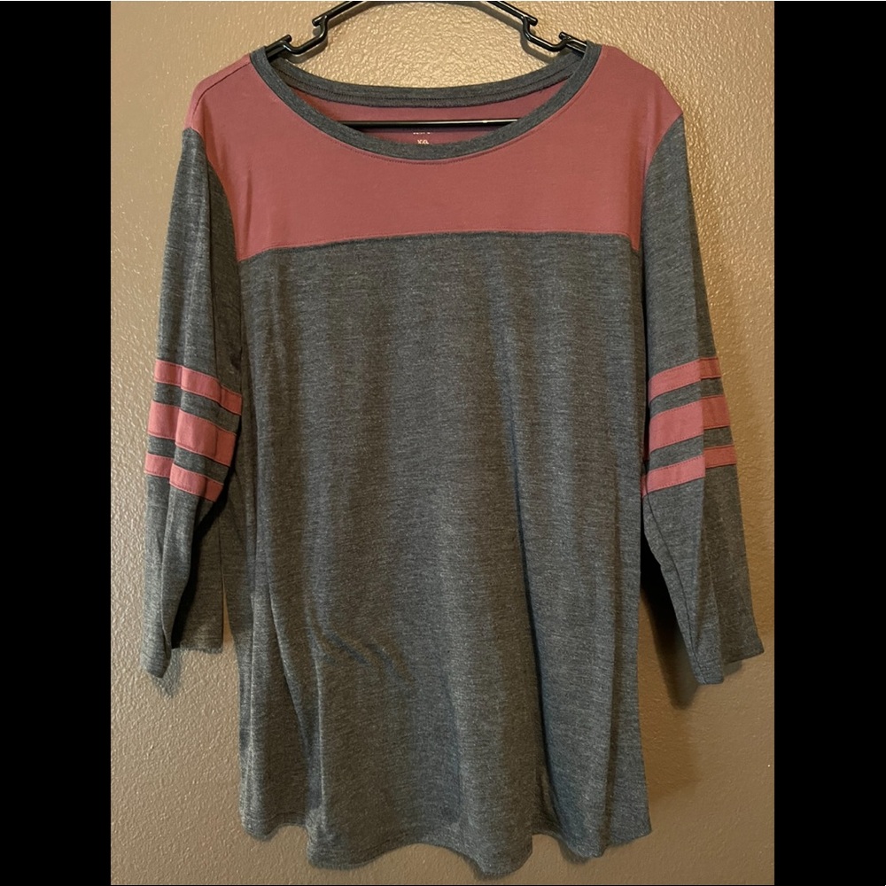 Woman's Top , Arizona Jean co. Size XXL. 3/4 sleeve.